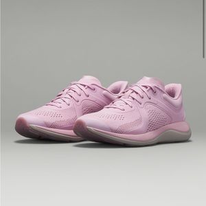 Lululemon Chargefeel Low size 8